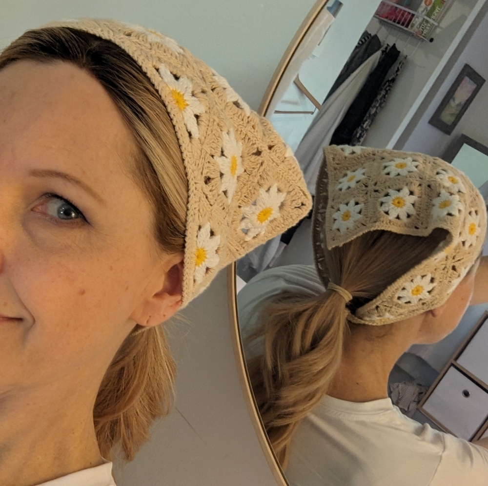 Flower crochet head scarf - Picture 2 of 2